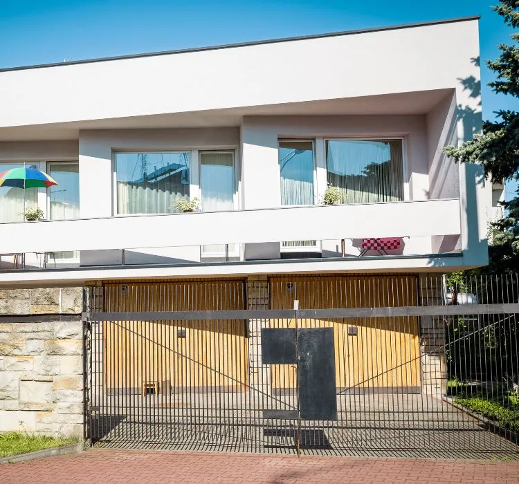 村屋安裝電動車充電設施